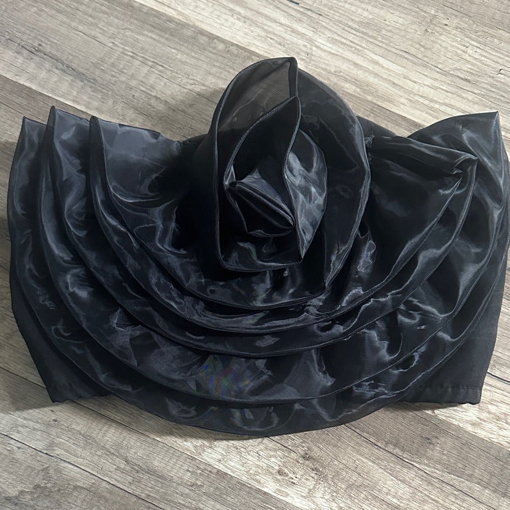 SHEIN Elegant Black Ruffled Crop Top - Picture 2 of 5